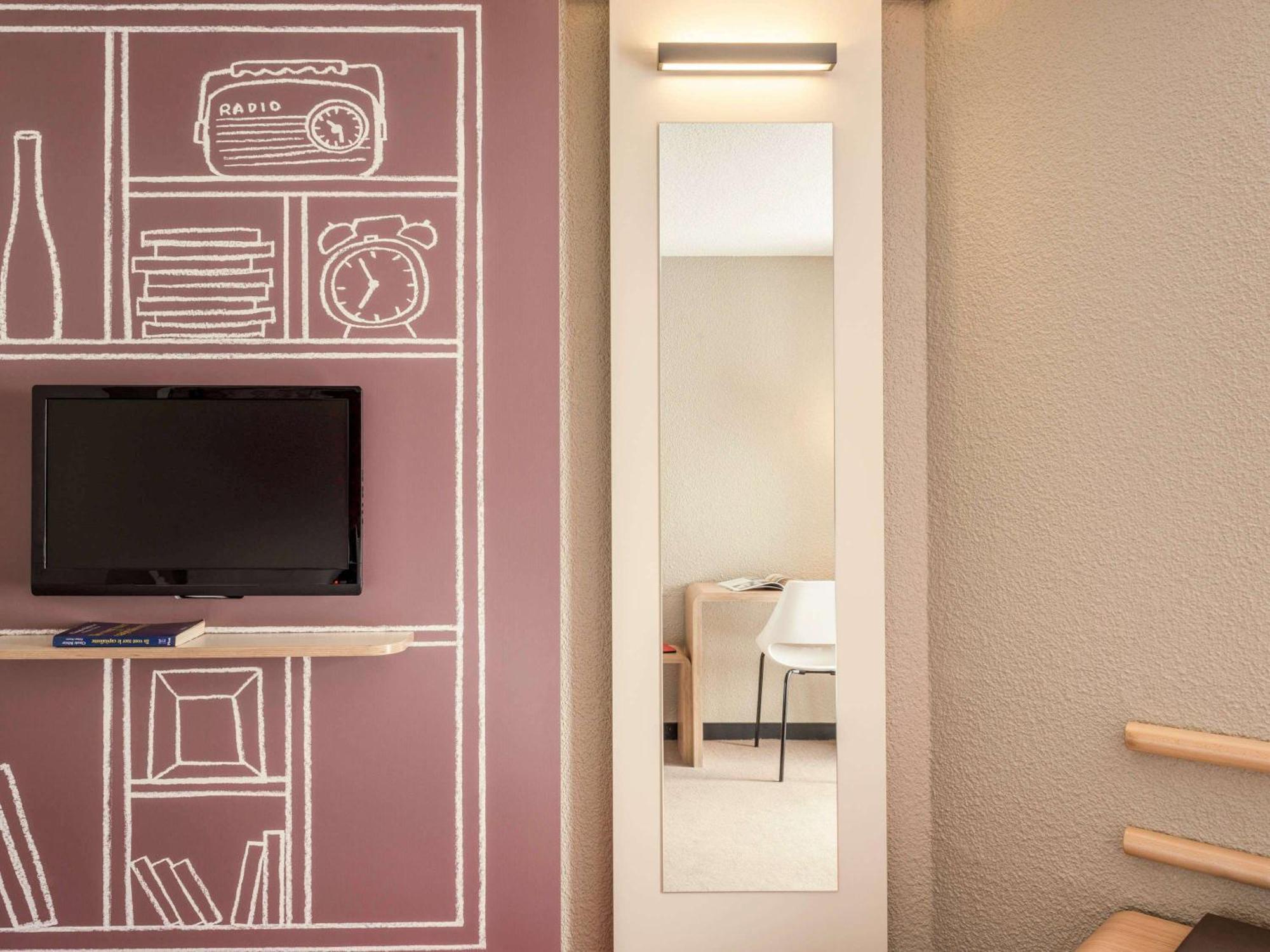 Ibis Paris Gare Montparnasse 15Eme Hotel Exterior photo