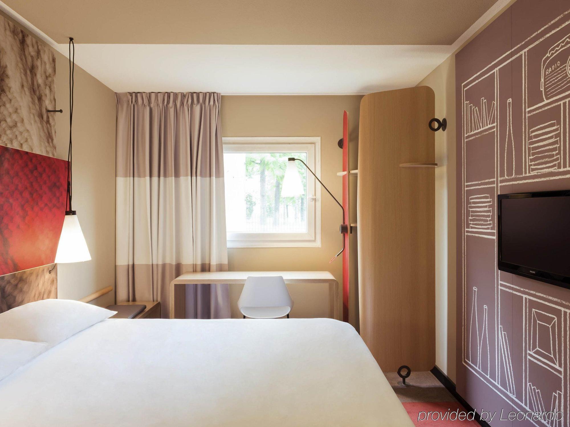 Ibis Paris Gare Montparnasse 15Eme Hotel Exterior photo