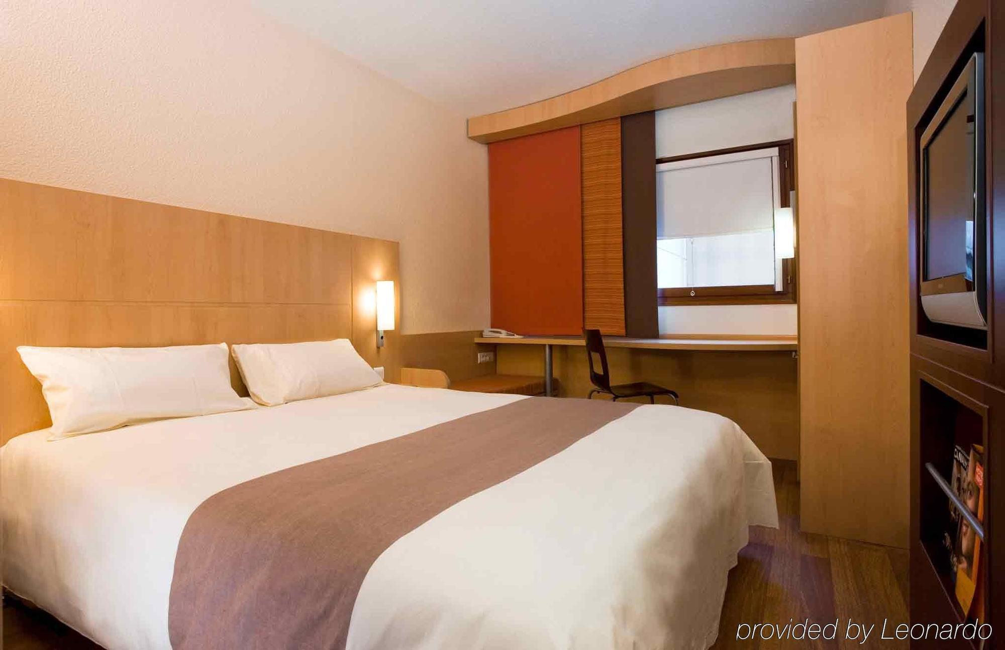 Ibis Paris Gare Montparnasse 15Eme Hotel Exterior photo