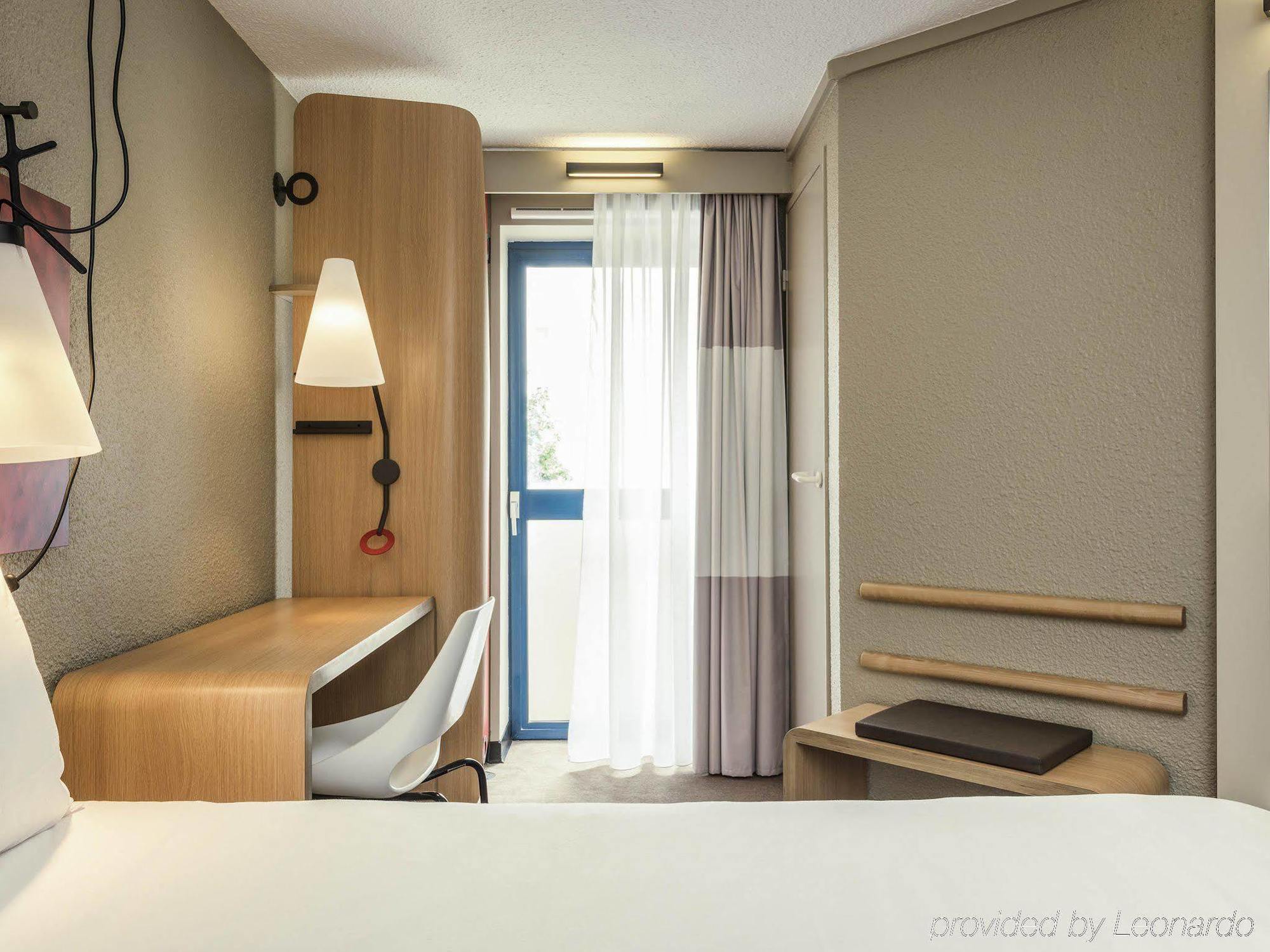 Ibis Paris Gare Montparnasse 15Eme Hotel Exterior photo